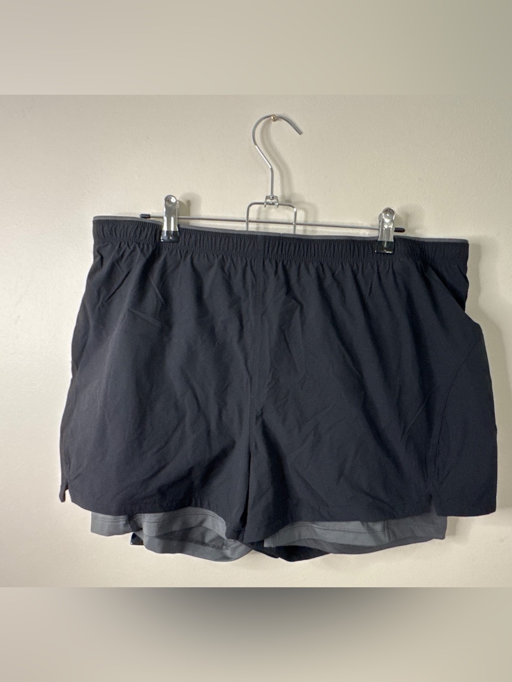 Eddie Bauer Women’s L 2-in-1 Running Shorts Black Gray Built In Liner